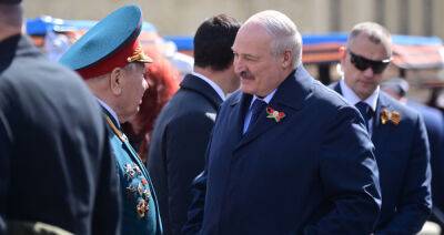 Лукашенко на параде 9 мая в Москве стало плохо - фото и видео