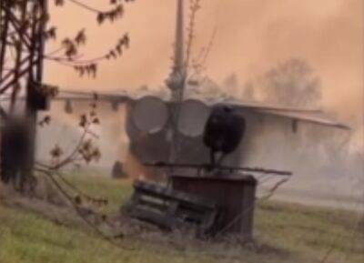 Партизаны пламенно поздравили орков с днем "победобесия": в Новосибирске сожгли истребитель. Видео