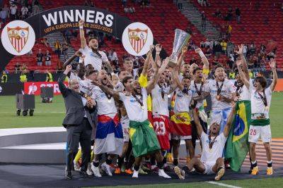 «Севилья» уступает только пяти клубам по числу евротрофеев