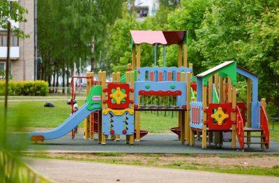 В Тверской области завершается установка детских игровых комплексов