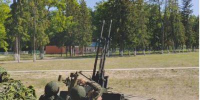 В армии Беларуси похвастались, как тренируются сбивать дроны холостыми патронами — видео