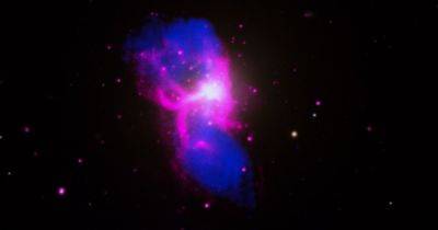 Огромная черная дыра "нарисовала" в космосе букву: ее высота 40 тысяч световых лет (фото)