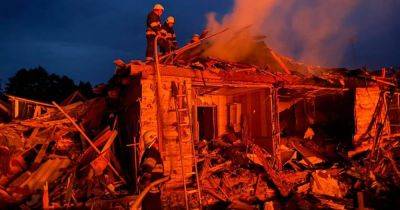 30 поврежденных домов: в ГСЧС рассказали подробности обстрела Житомирской области (фото)