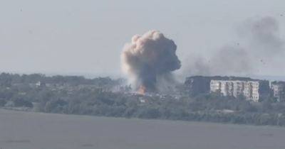 Взрыв на десятки метров: "Град" 30-й бригады уничтожил склад боеприпасов в Донецкой области (видео)
