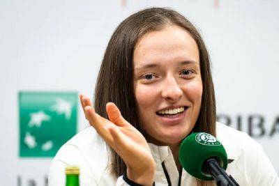 Швёнтек прокомментировала победу над Муховой в финале "Ролан Гаррос"