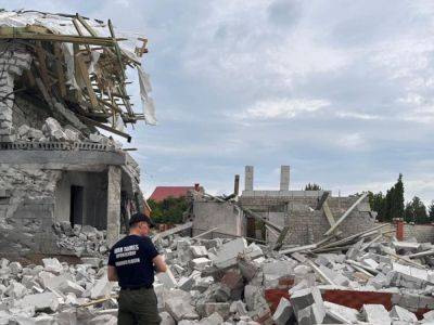 Оккупанты обстреляли из "Ураганов" село возле Харькова, есть разрушения