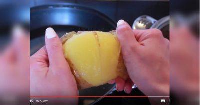 Трюк простой, но эффективный: чистим картофель за одно мгновение