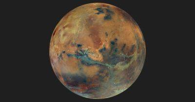 Не совсем Красная планета. На новом снимке аппарата Mars Express Марс выглядит иначе (фото)