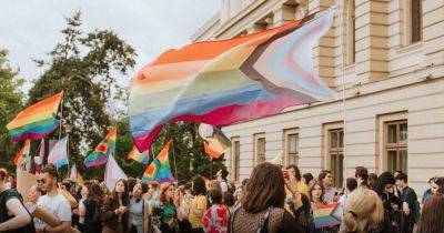 В Яссах прошел марш ЛГБТ-сообщества: противники пришли с иконами и ладаном