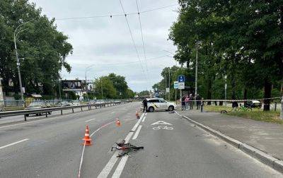 В Киеве легковушка сбила ребенка на велосипеде