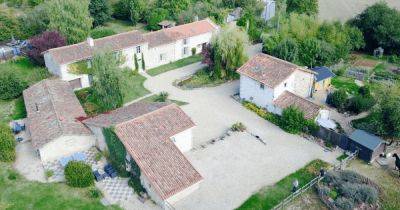 Британская пара купила целую "французскую деревню" по цене одного дома (фото)