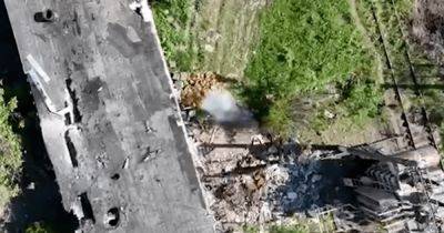 "Зажигательное утро": военные показали, как уничтожили склад РФ при помощи дрона (фото)