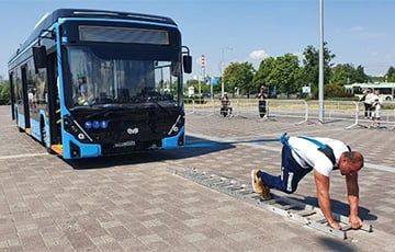 Белорусский силач на 10 метров протащил троллейбус «Ольгерд» с пассажирами