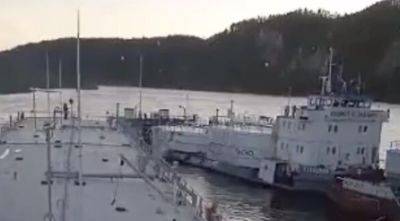 В России на реке Лена столкнулись два танкера: из-за аварии и утечки топлива ввели режим ЧС
