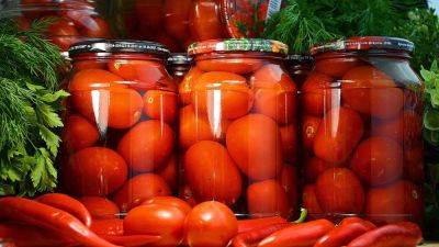 Можно остаться без консервации: о дешевых помидорах теперь можно забыть