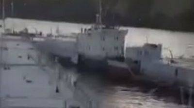 В России в понедельник столкнулись два танкера: в реку вытек бензин