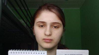 Полицейские из Чечни увезли задержанную во Внуково девушку