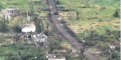 Войска РФ пытаются вернуть под свой контроль освобожденную Макаровку, стирая село с лица земли — ВСУ