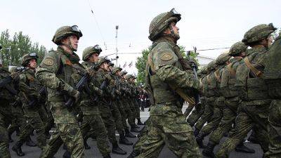 Тревожность оккупантов растет: Как в "ЛНР" агитируют к вступлению в армию РФ