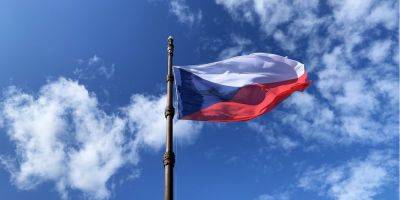 В Чехии мужчина хотел сорвать флаг Украины с музея. Он получил условный срок