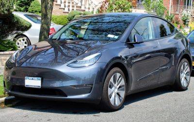 Автопилот Tesla обвинили в сотнях ДТП