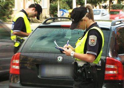 В Праге разозленный штрафом водитель сбил полицейского