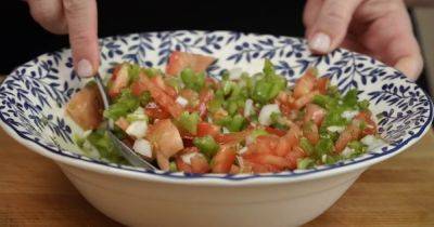 Идеальное летнее меню: рецепт андалузского овощного салата