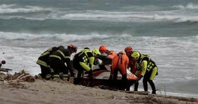 От помощи отказались: в Средиземном море затонуло судно с мигрантами, погибли 59 человек - focus.ua - Сирия - Украина - Италия - Турция - Ирак - Иран - Болгария - Афганистан - Ливия - Пакистан - Греция - Сомали - Судно