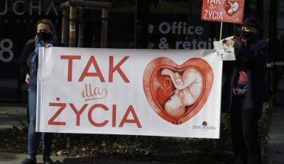 "Ад для женщин": в Польше прошли марши сторонников абортов