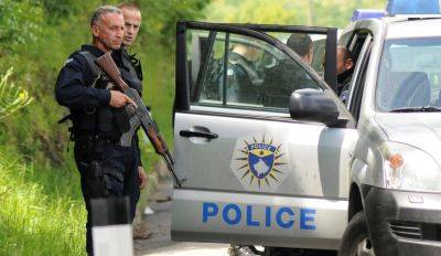 В Косово запретили въезд автомобилей с сербскими номерами. Это ответ на задержание в трех косовских полицейских