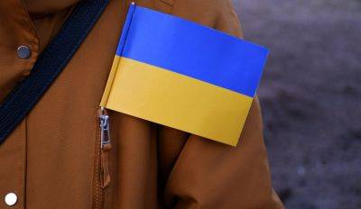 Напавшего на юношу с флагом Украины мужчину приговорили к условному тюремному сроку