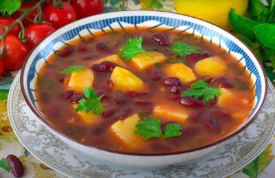 Настоящее мужское блюдо: рецепт грузинского супа с картошкой, фасолью и томатной пастой