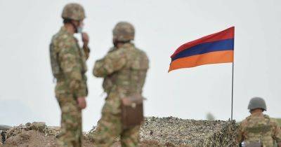 Солдаты ВС Армении и Азербайджана устроили перестрелку из-за флага на мосту (видео)