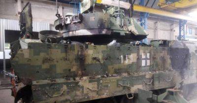 "Сохраняет самое ценное": в Минобороны показали БМП M2 Bradley, в которую попал "Град" (фото)