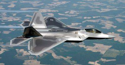 "Непрофессиональное поведение": США перебросили истребители F-22 на Ближний Восток из-за РФ