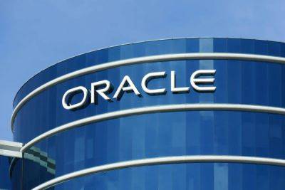 Акции Oracle в 2023 году рекордно выросли более чем на 50%, а основатель компании Ларри Элисон обогнал Билла Гейтса в рейтинге миллиардеров