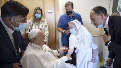 Срочная новость Папа Франциск покинул больницу через 9 дней после операции по удалению брюшной грыжи