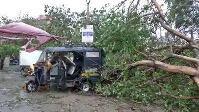 Индия и Пакистан эвакуируют людей из-за мощного циклона Бипарджой
