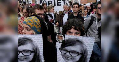 «Ад для женщин»: в Польше прошли многотысячные акции протеста против запрета абортов