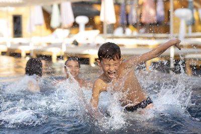Во время каникул все жители Майнца до 18 лет могут бесплатно посещать бассейн