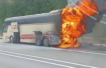 В России на трассе вспыхнул туристический автобус из Гомеля