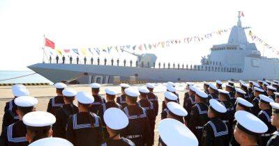 Китай отработал эвакуацию людей на новейшем эсминце Type 95