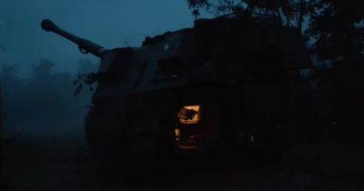 Украинские военные показали ночные стрельбы из британской САУ AS-90 (видео)