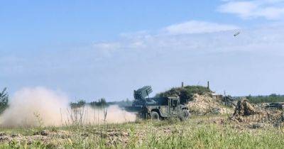 Украинские пограничники установили мини-РСЗО RAK-12 на вездеход "Хамви" (видео)