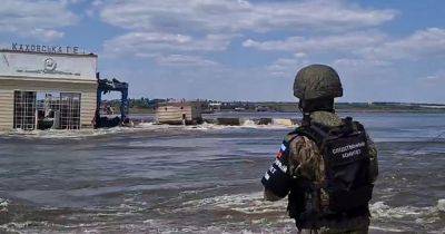 Чуть не утонули: бойцы ССО спасли пятерых военных РФ после подрыва Каховской ГЭС (видео)