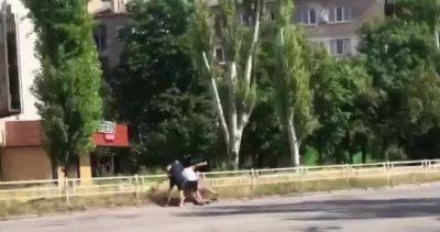 В Херсоне напали на известного волонтера Карэна - видео