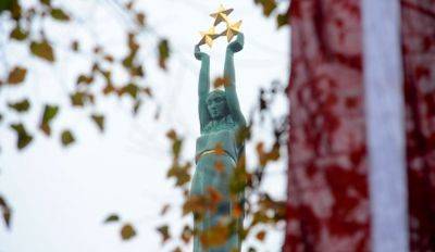 Памятник Свободы помоют и проведут превентивную реставрацию - rus.delfi.lv - Латвия