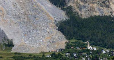 Деревня в Швейцарии чудом уцелела, когда на нее чуть не "рухнула гора" (фото)