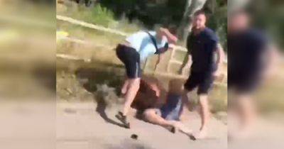 Мешал наживаться на эвакуации: в Херсоне "коммерсанты" избили волонтера (видео)