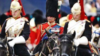 Верхом на коне: король Карл III принял первый парад по случаю своего дня рождения